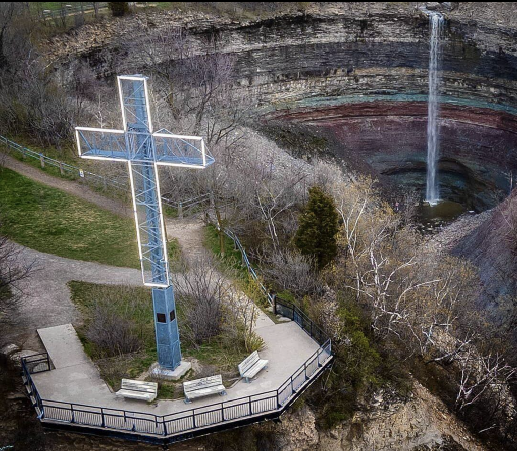 Devils's Punch Bowl Waterfall hamilton 