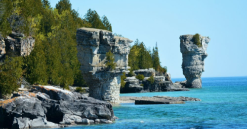 Rock structures in water